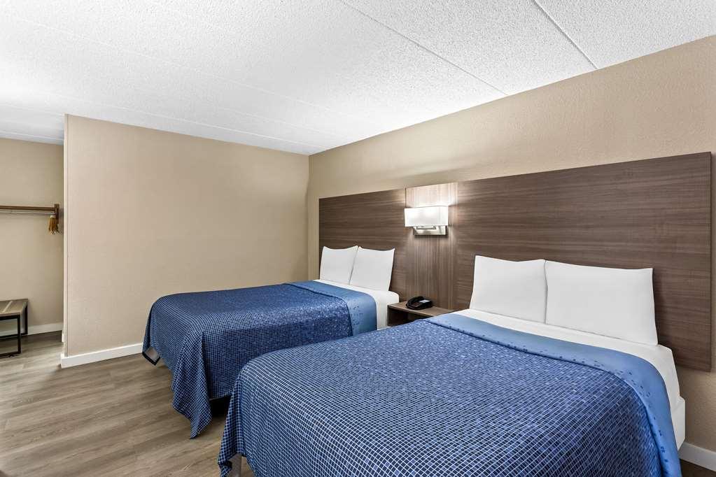 Econo Lodge Willowbrook Room photo